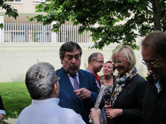 Almunia Y Belloch En Centro Ocupacional En Oliver