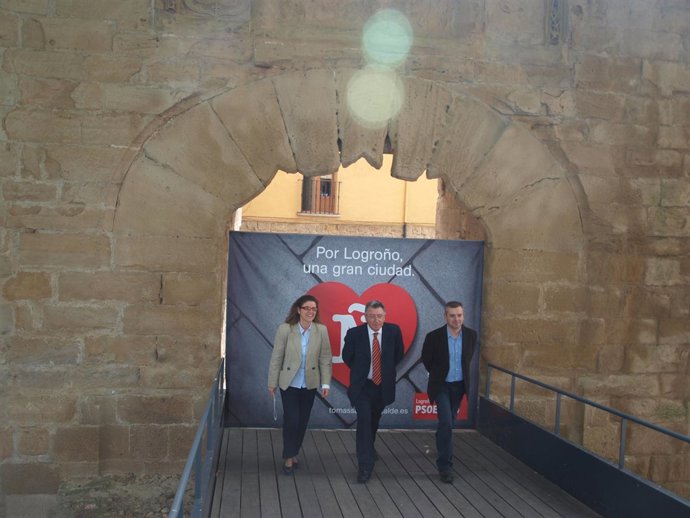 Santos, Sáenz Y Prado, En La Presentación        