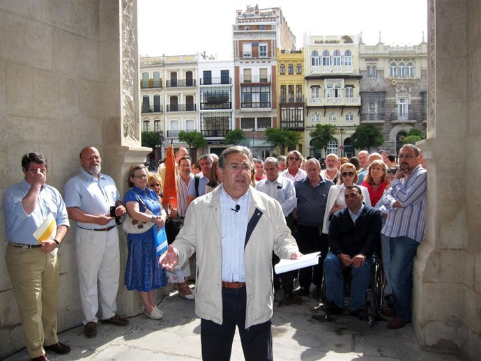 Juan Ignacio Zoido (PP), En El Arquillo Del Ayuntamiento