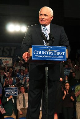 Ed Harry Interpretando Al Senador Mccain