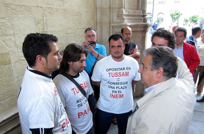 Juan Ignacio Zoido (PP), Reunido Con Los Eventuales De Tussam