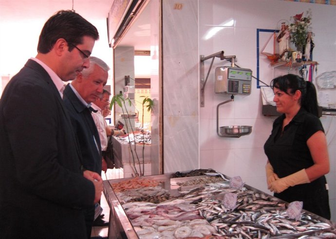 Arenas, Hoy En Una Pescadería En Salobreña (Granada)