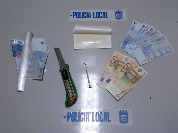 Dinero Recuperado Y Parte De Los Útiles Intervenidos Por La Policía Local
