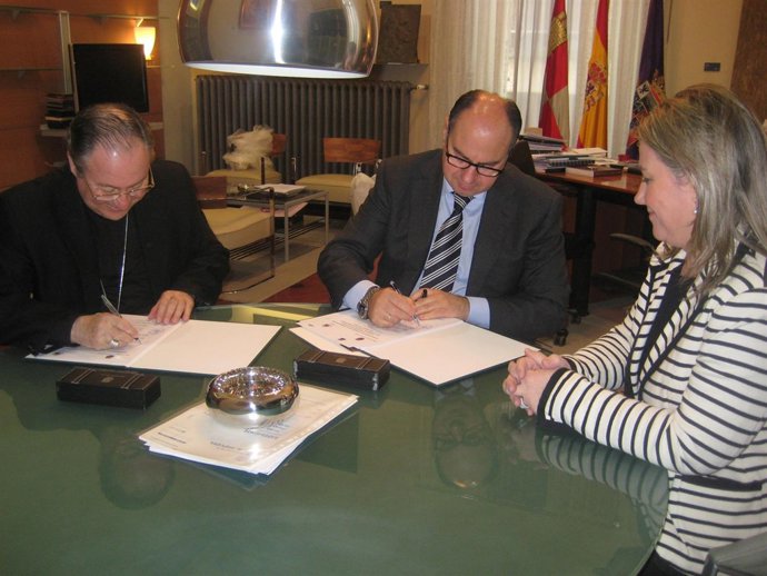 Convenio De Colaboración Entre La Diputación Y El Obispado De Palencia