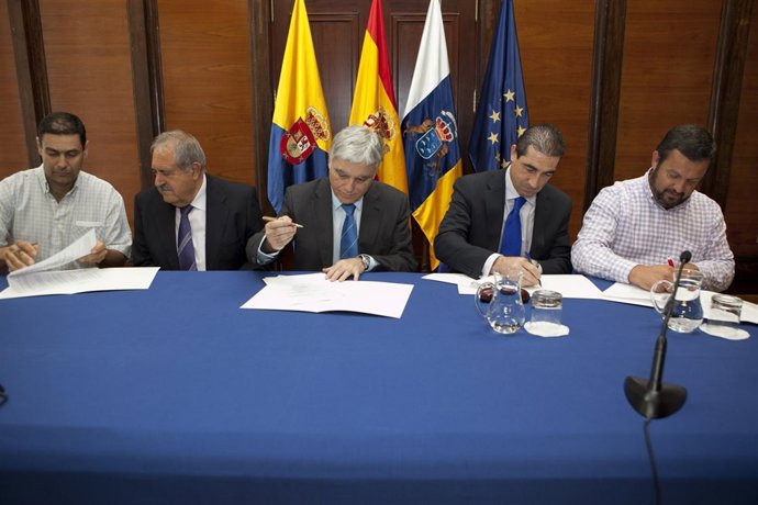 Representantes Del Cabildo De Gran Canaria Y Lopesan Firman Un Acuerdo