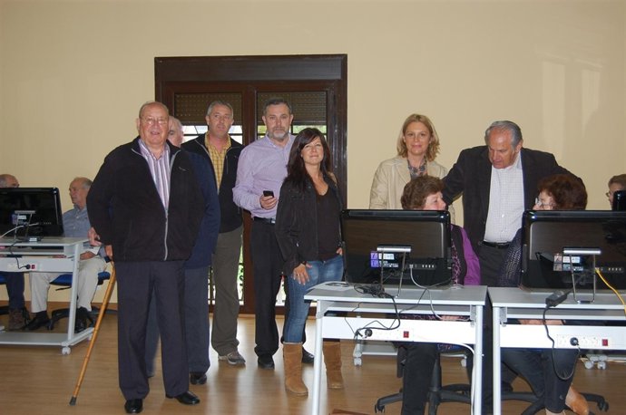 El Nuevo Telecentro De Camargo Inicia Su Andadura Con Un Curso De Informática Pa