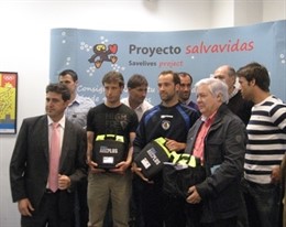 La AFE Entrega Los Desfibriladores A Los Clubes Vascos De Segunda B