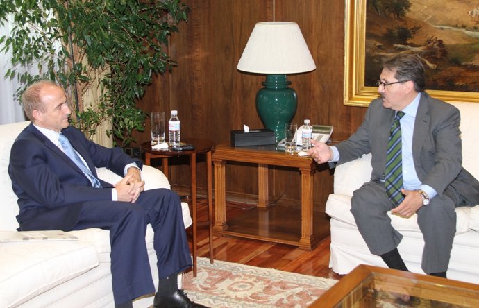 Miguel Sebastián Y Manuel Teruel Durante El Encuentro