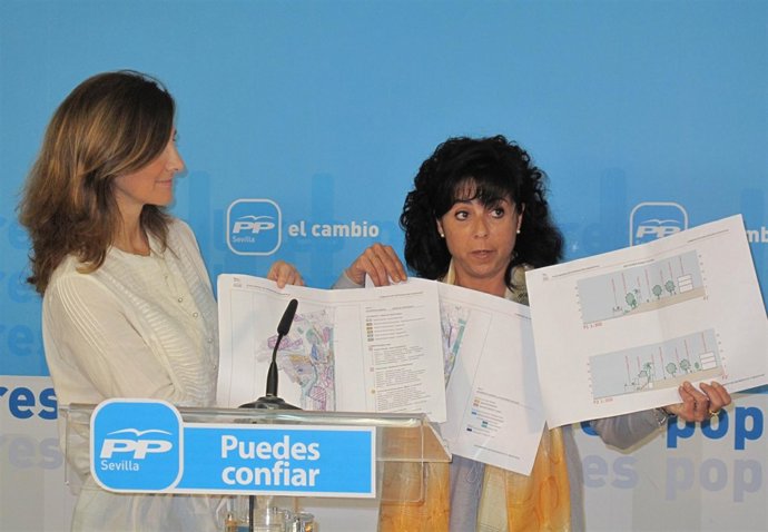 La Parlamentaria Alicia Martínez Y María Luisa Moya.
