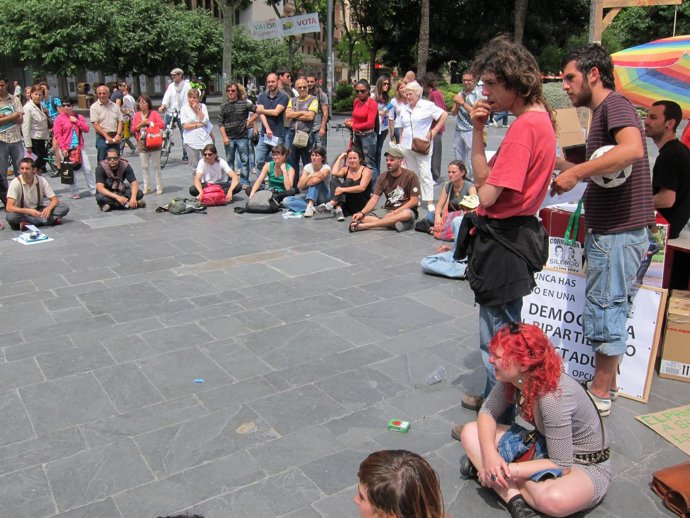 Asamblea en la Plaza España 