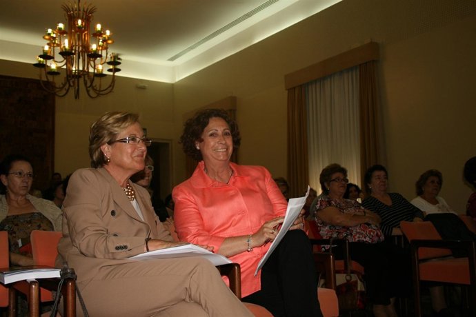 La Presidenta De La Diputación De Huelva, Petronila Guerrero.