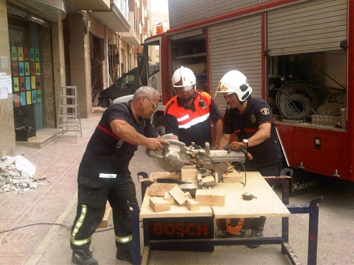 Taller De Caripintería En Plena Calle.