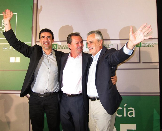 Griñán, A La Derecha, Durante Un Acto Electoral En Punta Umbría