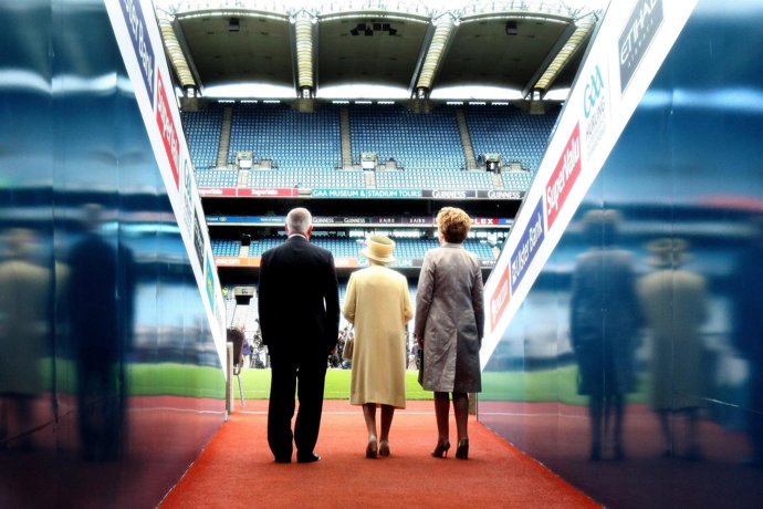 La Reina De Inglaterra Visita El Estadio De Croke Park En Irlanda