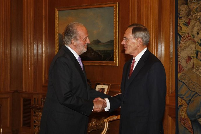 El Rey Con El Presidente De General Dynamics