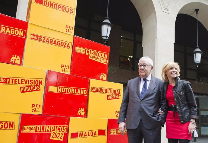 José Ángel Biel Y Rosa Santos (PAR) En El Acto Electoral En Zaragoza