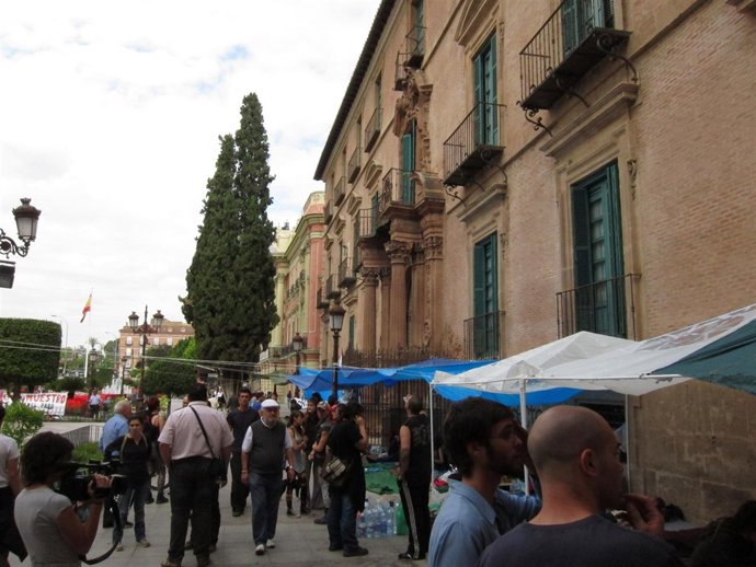 Campamento De Los Concentrados Por El Movimiento 'Democracia Real Ya' En Murcia