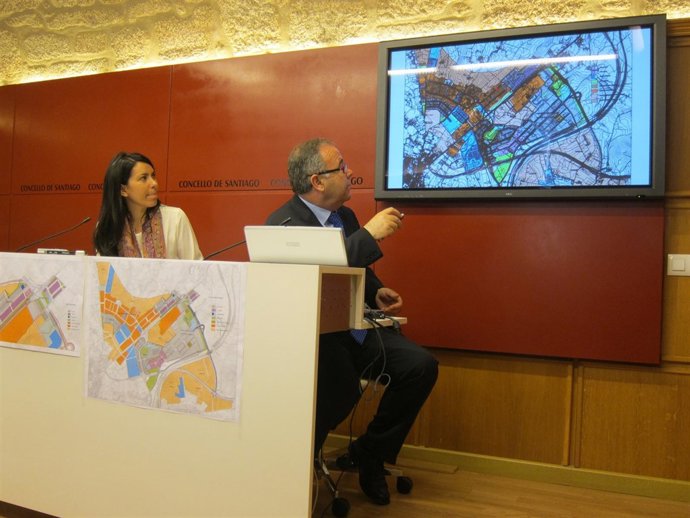 Sánchez Bugallo Y Mercedes Rosón En La Rueda De Prensa