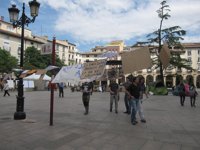 Acampados en la Plaza del Mercado entregan sus peticiones al Ayuntamiento de Logroño, que las acoge "con respeto"