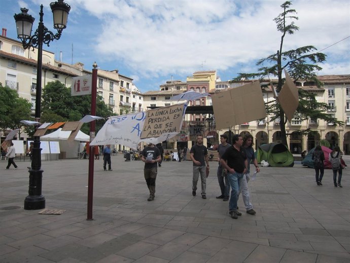 Imagen De Los Acampados En La Plaza Del Mercado