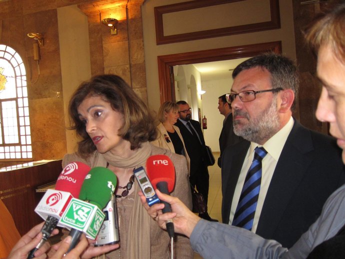 Ana Botella Atiende A Los Medios En Castellón