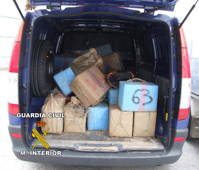 Guardia Civil, 2 Notas De Prensa Y Fotografía