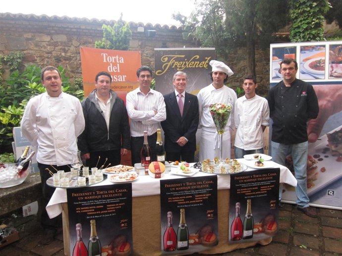 Torta Del Casar Y Freixenet