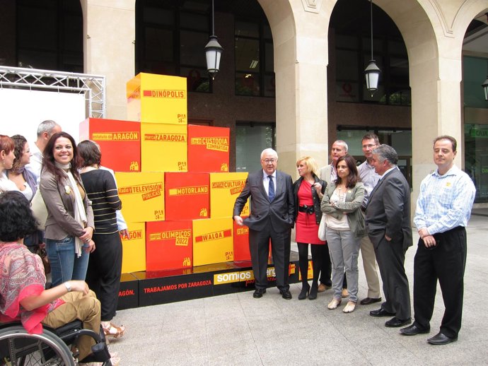 El PAR Ha Presentado Su "Gestión Eficaz" En La Plaza Aragón De Zaragoza