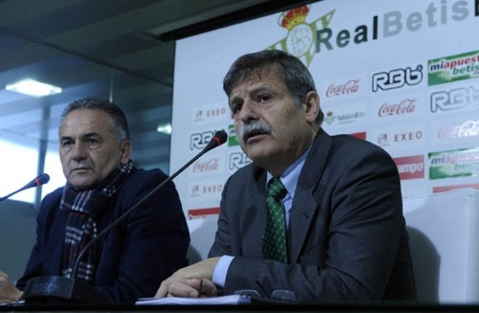 El Vicepresidente Del Betis, José Antonio Bosch, Junto A Gordillo