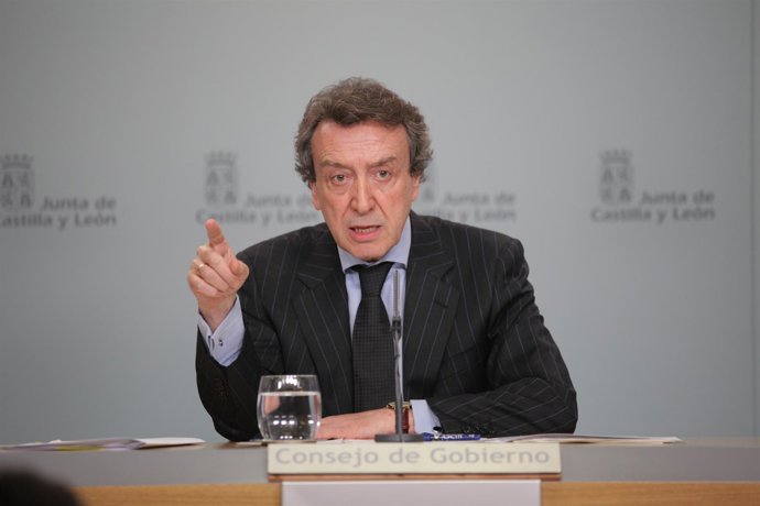 De Santiago-Juárez, Durante La Rueda De Prensa Posterior Al Consejo De Gobierno.