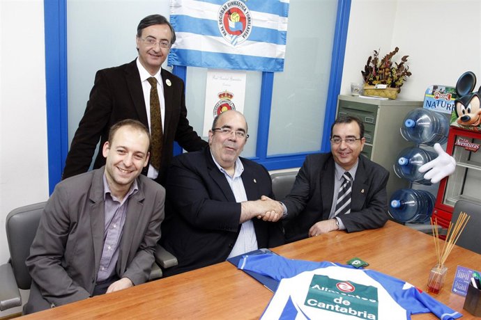 Presentación Nuevo Equipamiento De La Gimnástica, Con Oria