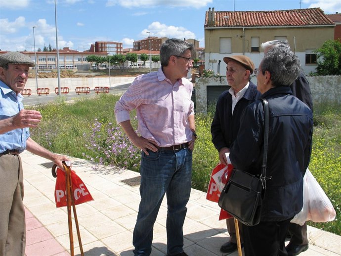Francisco Fernández Visita La Ronda Interior.