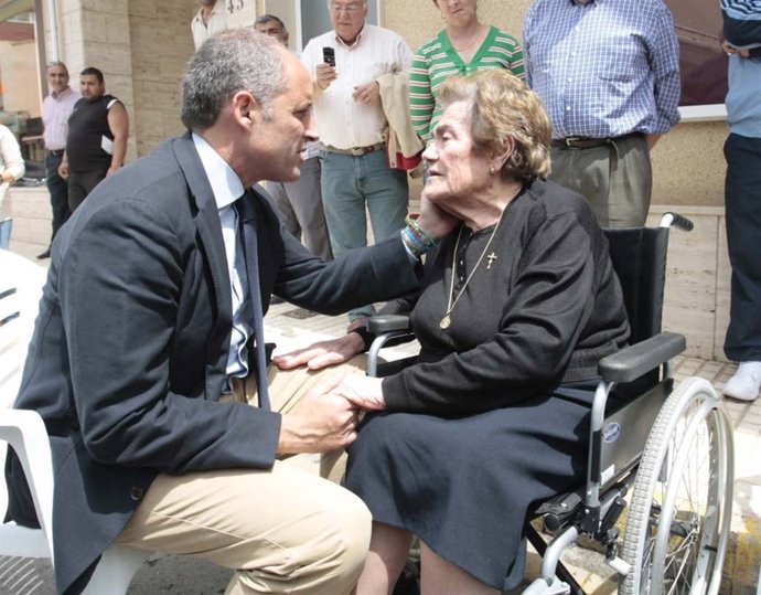 Francisco Camps En Su Visita A Los Montesinos