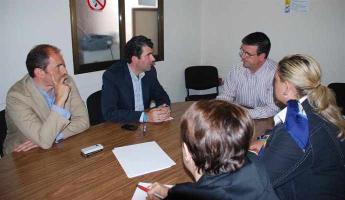 El Candidato Y Alcalde Del PP Al Ayuntamiento De Alcalá