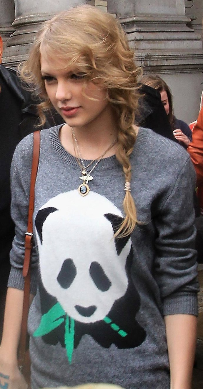 Taylor Swift Saliendo De Su Hotel