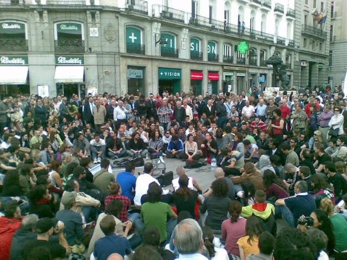 Asamblea En Sol Con Centenares De Participantes