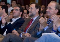 Rajoy asegura que "mientras el PP exista, habrá chiringuitos"