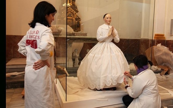 Técnicos De La Luz De Las Imégenes Montan Una Exposición