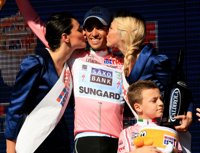 Ciclismo/Giro.- Contador (Saxo-Bank): "Un minuto y veinte segundos no es nada con lo que queda de carrera"