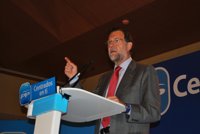 Rajoy dice que es "lógico" y que se arregla votando