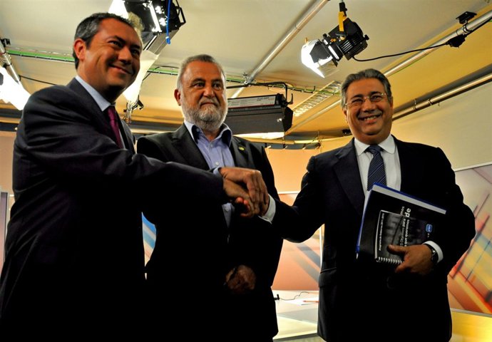 Los Tres Candidatos Antes De Comenzar El Debate.