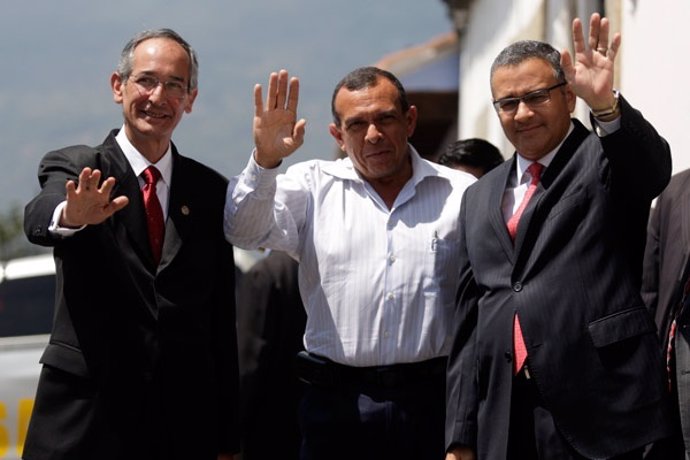 Los Presidentes Alvaro Colom, Porfirio Lobo Y Mauricio Funes.