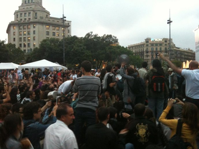 'Cacerolada' En Plaza Catalunya