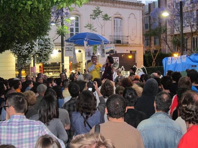 'Indignados' De Almería En La Asamblea Celebrada En La Plaza Juan Cassinello