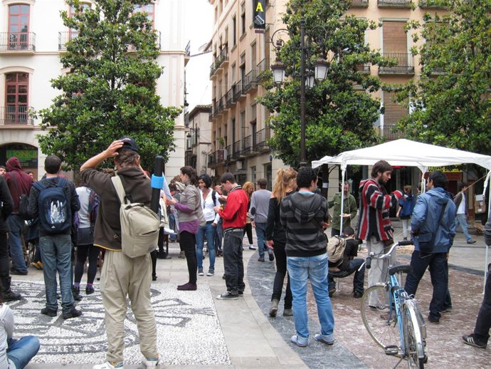 Jóvenes Concentrados El Jueves En La Plaza Del Carmen