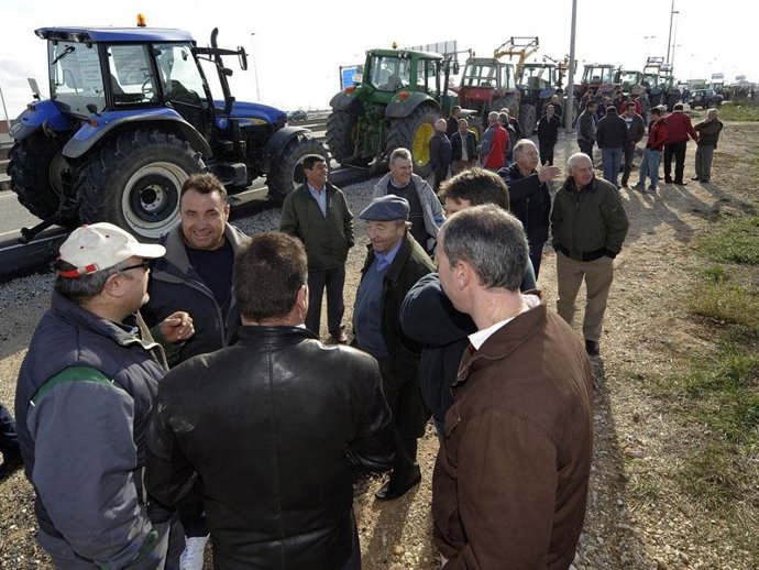 El sector agrario realiza un paro general para denunciar la mayor crisis de su h