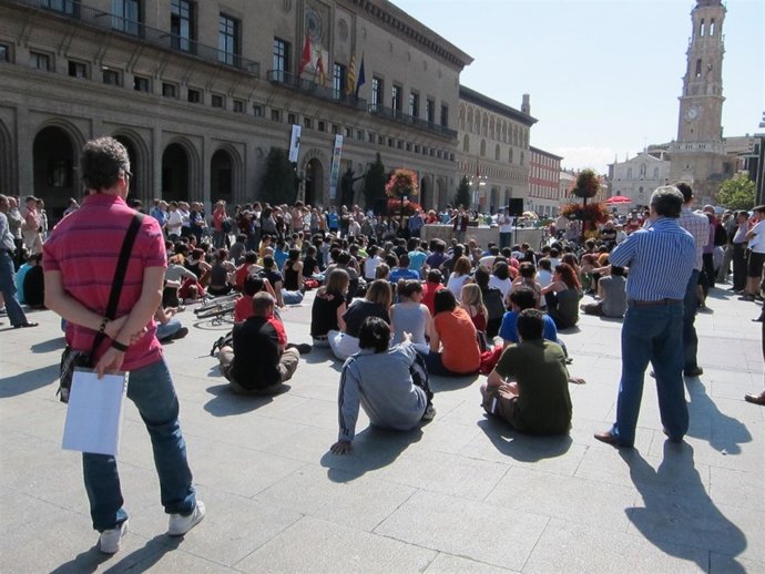 Asamblea Matutina De La Acampada 15M En Zaragoza, Día 20 De Mayo