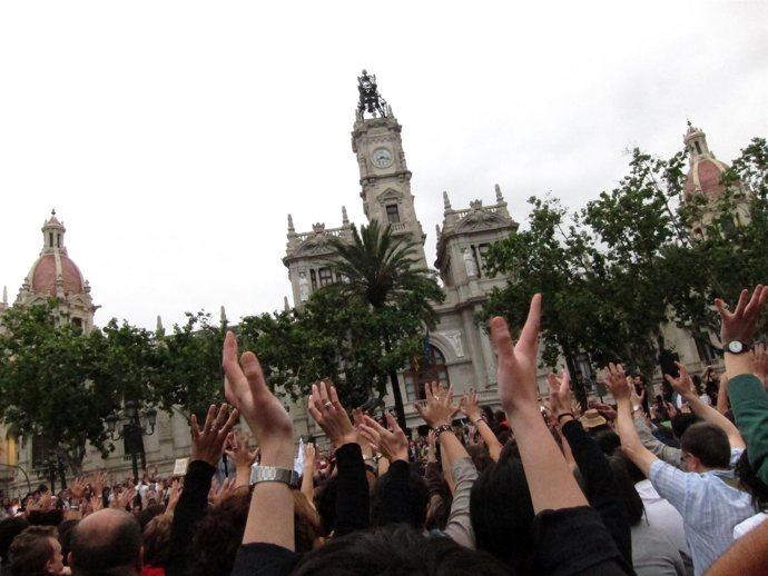Imagen De La Concentración En La Plaza Del Ayuntamiento De Valencia
