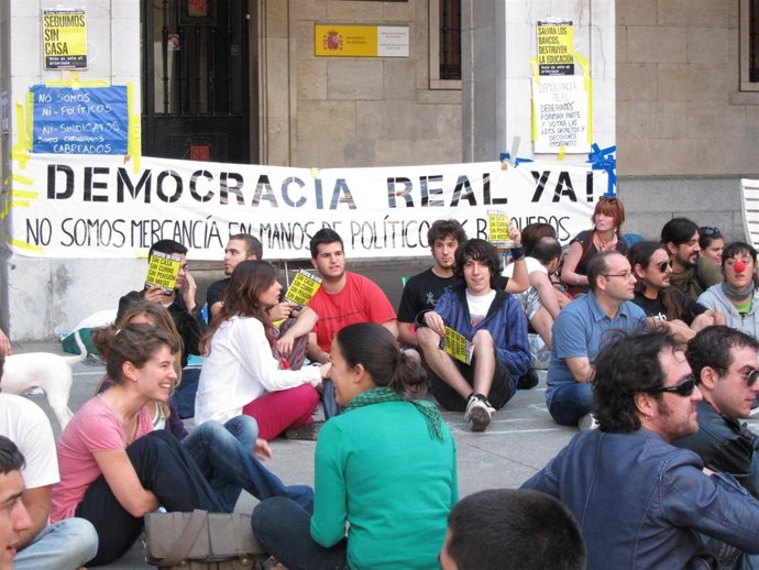 Concentración En Santander Del Movimiento 'Democracia Real Ya'