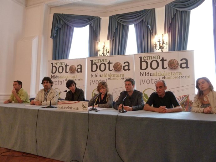 Representantes De Bildu En El Palacio De Miramar En San Sebastián